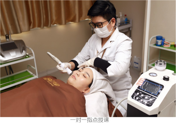 成都美容化妝培訓(xùn)上課照片